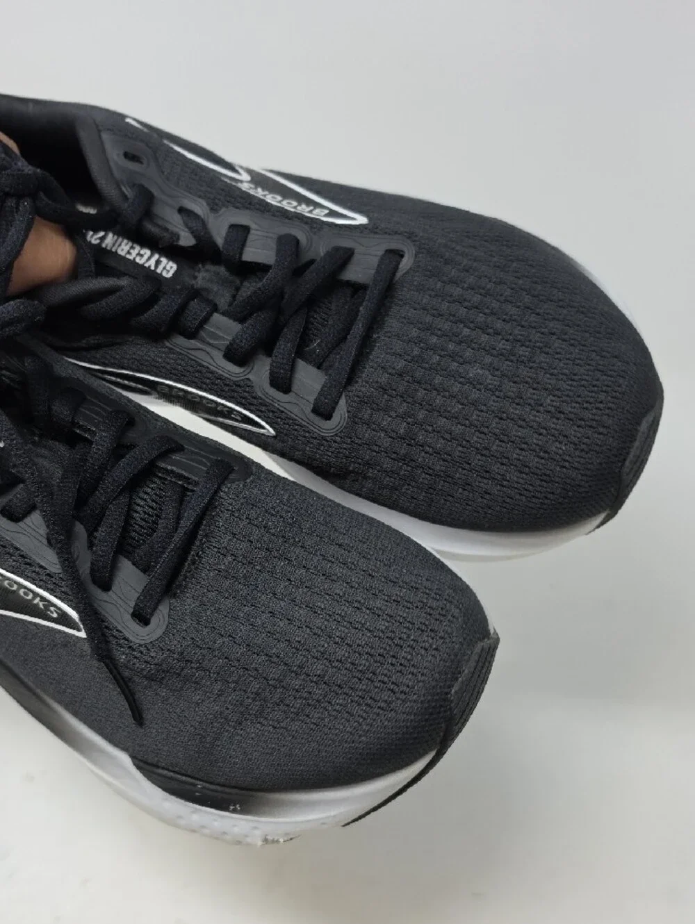 Brooks Glycerin Black and White Women's Athletic Running Shoes Size 8.5
